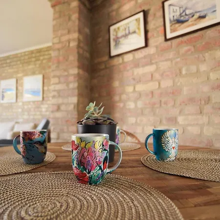 Art Gallery Apartment *