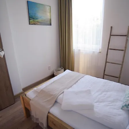 Art Gallery Apartment *