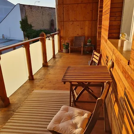 Art Gallery Apartment *
